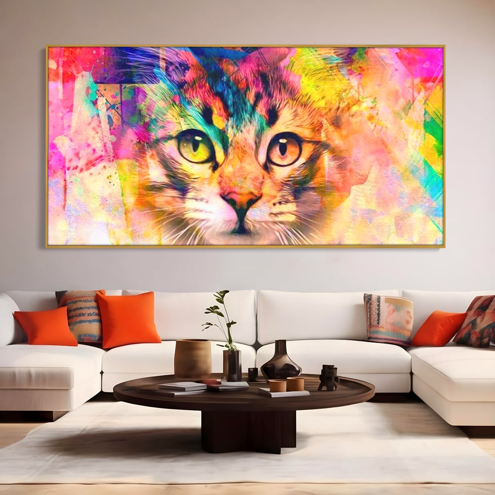 Tablou canvas cu tablou canvas cu pisica in stil graffiti, in rama de aluminiu auriu, pe perete intr-un living